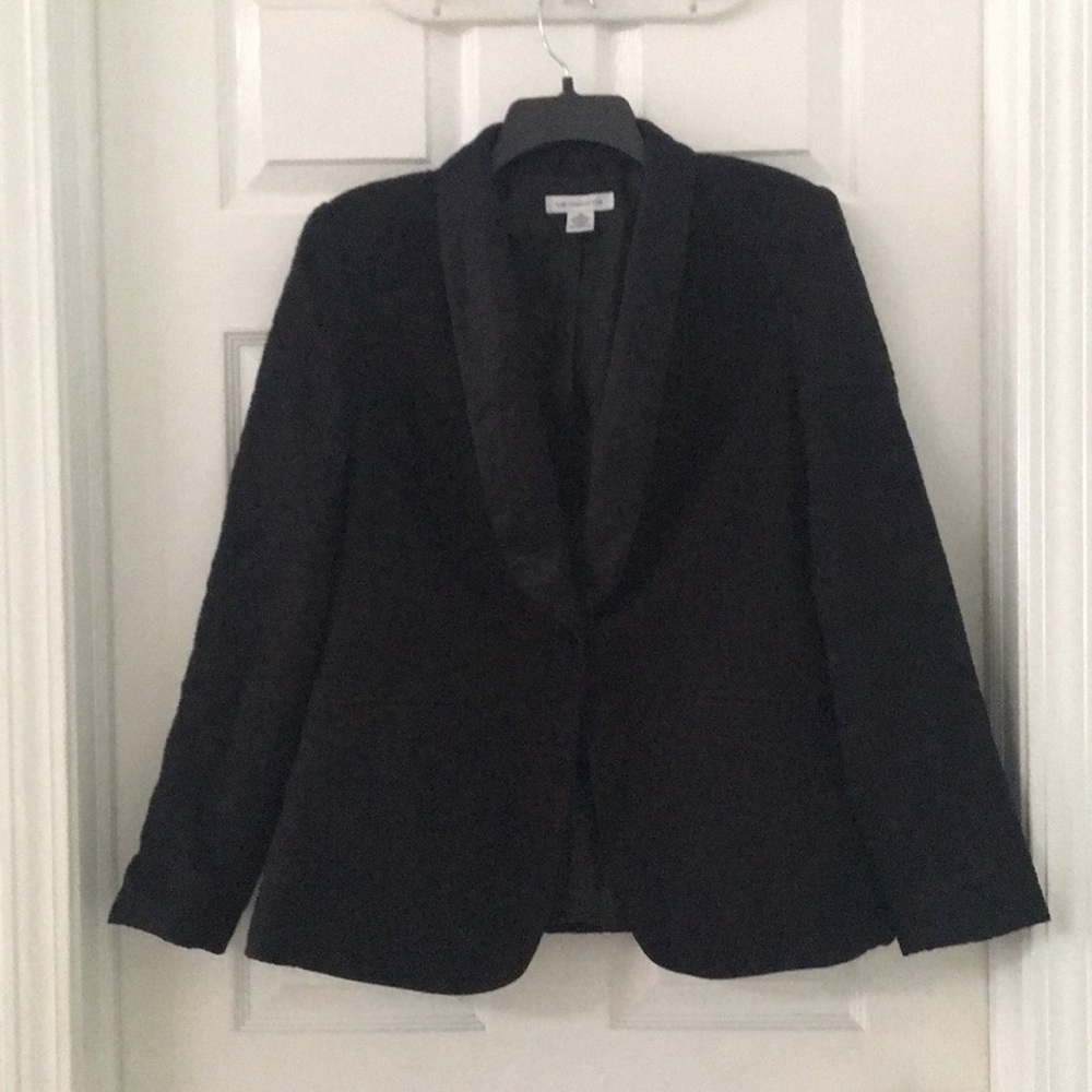🎁5/$25🎁#4 Black jacquard print blazer.